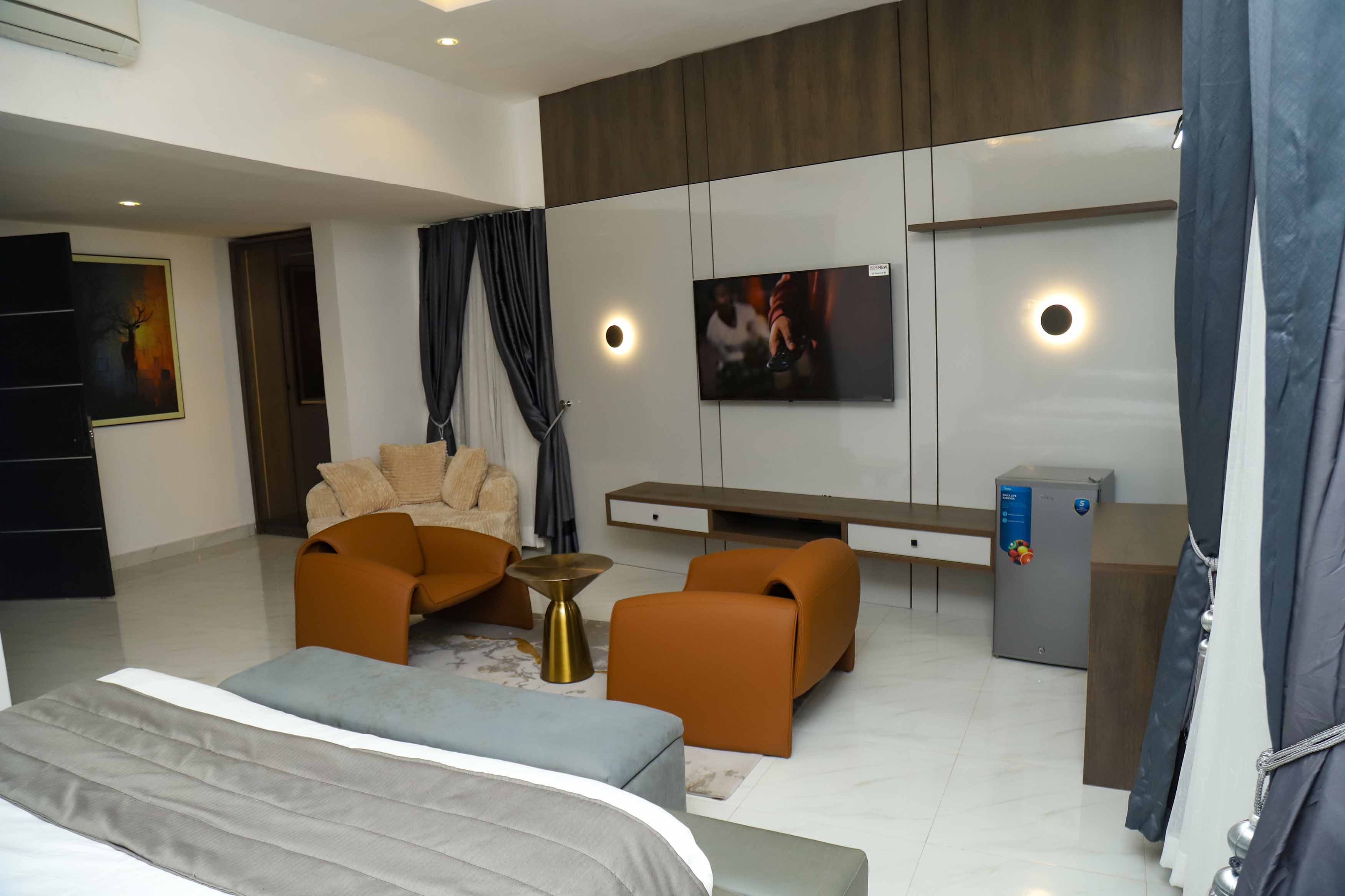 Emilton Executive image